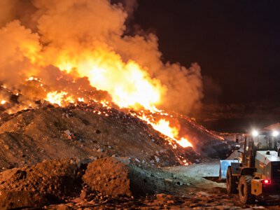  В Алматинской области загорелась нелегальная свалка 
