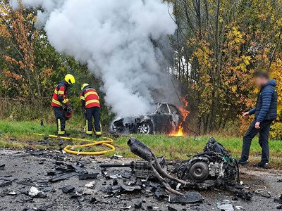BMW выехал на встречную полосу и столкнулся с Nissan: погибли два человека, трое госпитализированы