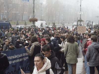 Протест у КГГА: волонтер раскритиковала оказание помощи пострадавшим в Киеве