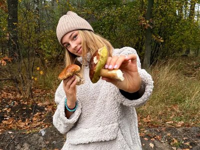 Дар’я Білодід відкрила грибний сезон: спортсменка показала лісову прогулянку з родиною