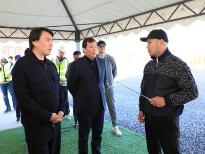 Глава КФФ посетил строящийся стадион и футбольный манеж в Актобе