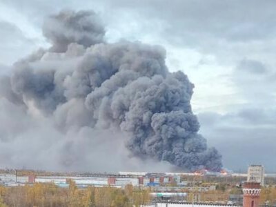 Масштабный налет БПЛА на Петербург: горит нефтебаза, обесточены районы и поражен мост