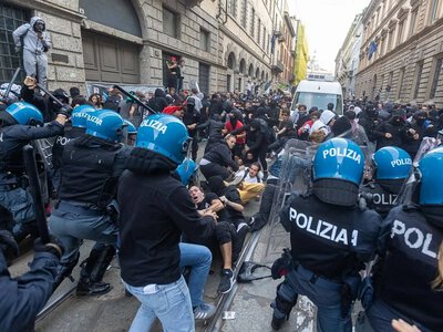 Францию, Италию и Бельгию охватили массовые протесты: поджоги, разгромы и столкновения с полицией (видео)
