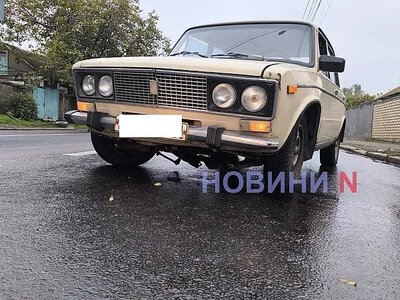В Николаеве пьяный водитель на «Жигулях» врезался в бордюр