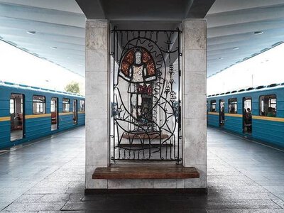 В Киеве из-за удара РФ закрыли станции метро Черниговская и Лесная: повреждены пути
