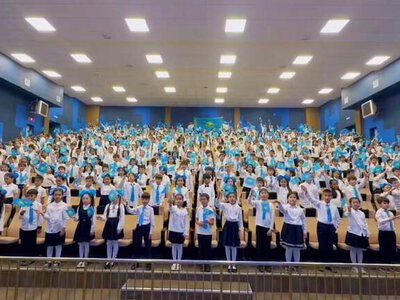 Столичные школьники исполнили песню «Атамекен» в честь Дня Республики