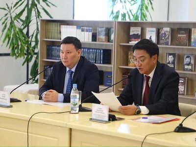 В ТУРКЕСТАНЕ В РАМКАХ ПРОЕКТА «ЧИТАЮЩАЯ НАЦИЯ» ПРОШЕЛ КРУГЛЫЙ СТОЛ «НАЦИЯ, СОВЕРШЕНСТВУЮЩАЯСЯ С КНИГОЙ»