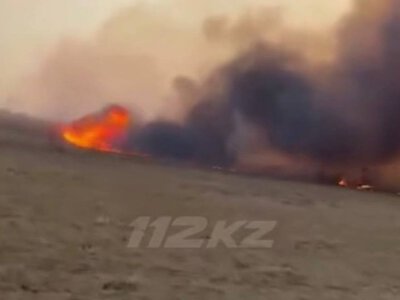  Сухая трава и камыш загорелись в области Абай 