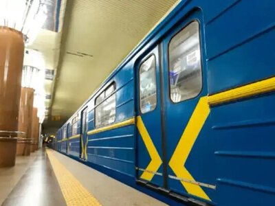 Киевское метро восстановило движение на красной линии после обстрела 19 октября