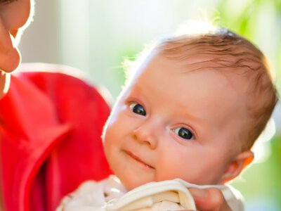 Молочные корочки у ребенка: советы родителям от детского дерматолога