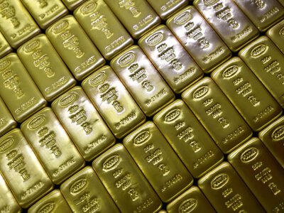 Россия распродаёт золотые резервы рекордными с 1998 года темпами, чтобы покрыть дефицит бюджета