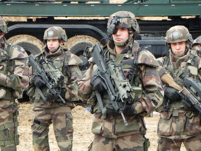 Франция развернет войска для сдерживания новых протестов после масштабных беспорядков — Reuters