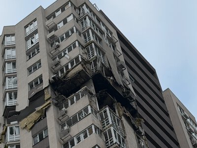 Прямое попадание дрона в дом: фото из Святошинского района