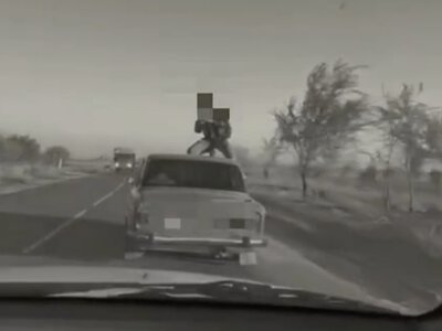  Залез на крышу машины ради видео: чем все закончилось? 