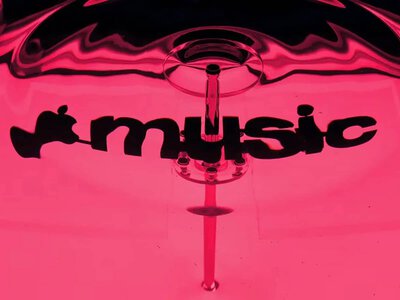 Apple представила новый дизайн Apple Music в черно-белых цветах