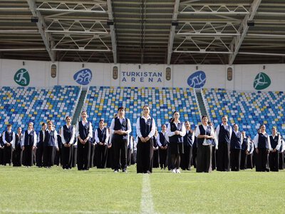 В ТУРКЕСТАНЕ 500 ШКОЛЬНИКОВ ОДНОВРЕМЕННО ПРОЧИТАЛИ СТИХИ МУКАГАЛИ