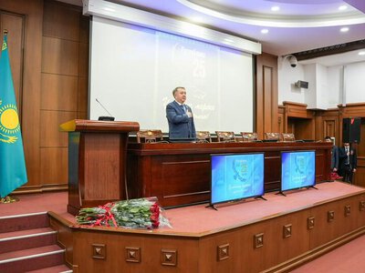 Министр юстиции Республики Казахстан Ерлан Сәрсембаев поздравил сотрудников и ветеранов органов юстиции с Днём Республики, который отмечается 25 октября