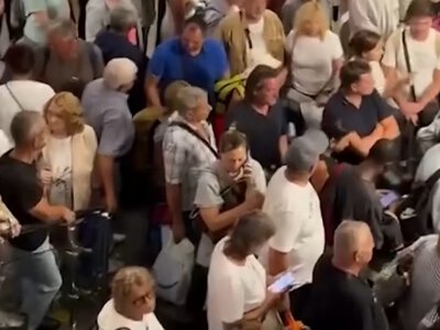В Москве закрыли все аэропорты из-за массированной атаки дронов