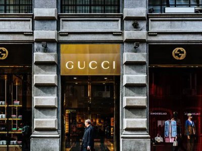 Акции владельца Gucci упали на 12%: компания массово закрывает магазины на фоне глобального кризиса