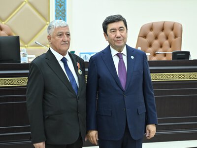 Кошанов вручил государственные награды от имени Токаева 
