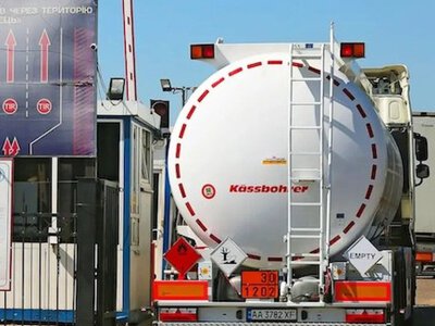 Горючее будут пропускать через границу вне очереди: правительство изменило правила импорта