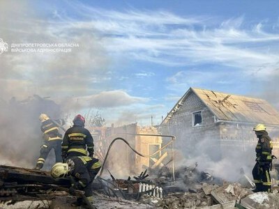 Разрушен дом, есть раненые: в ОВА рассказали о последствиях атаки по Днепру