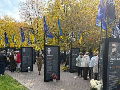 В Днепре открыли 12-ю часть проекта «Истории Героев»: увековечили память 45 военных