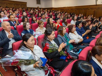 В Министерстве национальной экономики наградили сотрудников ко Дню Республики