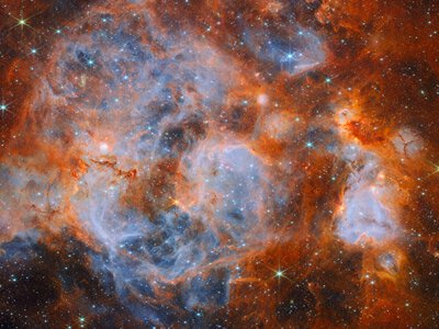 Лунные кратеры, космические путешествия и Земля из космоса: самые яркие события недели от ESA