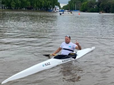  Казахстанец Максим Богатырев завоевал второе золото чемпионата мира по параканоэ 