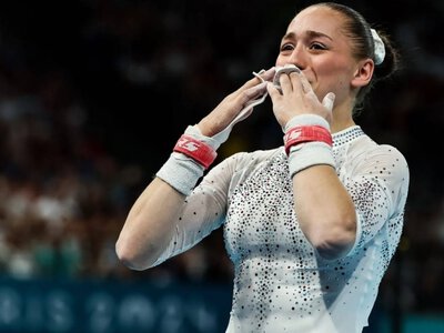 Олимпийская чемпионка второй раз подряд выиграла ЧМ по гимнастике – опередила соперниц на полбалла