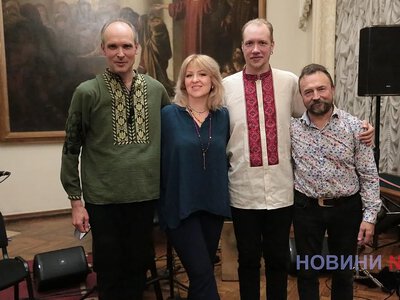 «Лунає осінь золота»: коллектив «Acoustic band» выступил с ярким концертом (фото)