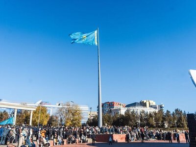 В областном центре в честь Дня Республики подняли Государственный флаг