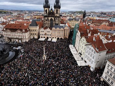 В Праге сотни людей вышли на протест против правительства Бабиша — требуют сохранить независимость СМИ