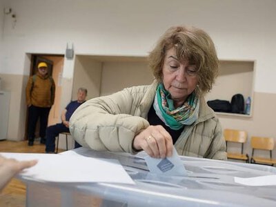  Экзитполы: в Болгарии лидирует действующий президент 