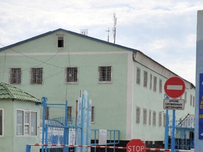 В СИЗО Атырау заключенные нанесли себе травмы в знак протеста против условий содержания