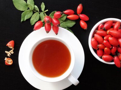Почему крутой кипяток портит вкус шиповника: простые правила заваривания в термосе и консервации