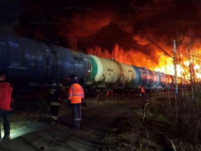 В российском Екатеринбурге сошли с рельсов 39 вагонов, семь цистерн загорелись
