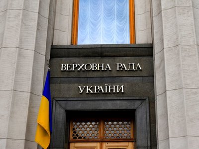 Зеленский предлагает Верховной Раде Украины продлить военное положение и мобилизацию еще на 90 дней
