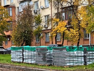 Завышенные цены на тротуары обошлись Киеву в 1,3 млн грн: чиновнику объявили подозрение
