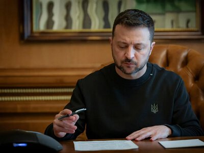 Зеленский подписал указы о продлении военного положения и мобилизации в Украине