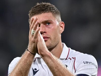 Довбик может досрочно покинуть Болонью – тренер требует от украинца большего
