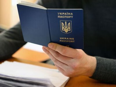 «Автоматическая проверка вместо распечаток»: в ГП «Документ» разъяснили правила оформления загранпаспортов для мужчин за границей