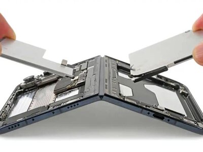 iFixit разобрала iPhone Duo и обнаружила возможные причины поломок складного экрана