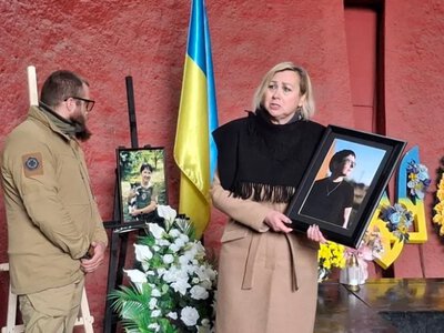 Спасала жизни военных: в Киеве простились с парамедиком и журналисткой Шарговской