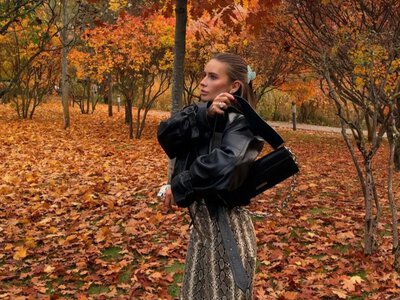 Жена Назара Волошина очаровала соцсети атмосферными осенними фото из Межигорья