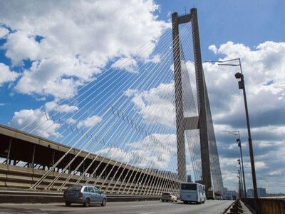  Удар рф по Южному мосту в Киеве и начало режима тишины в Олешках. Главное за день 