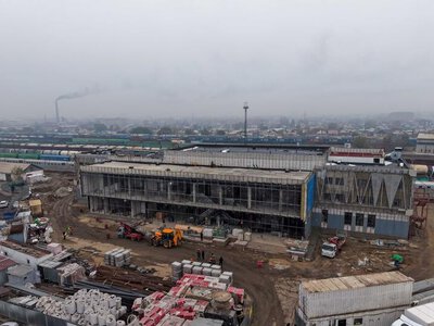 Аким области поручил подрядчикам ускорить темпы реконструкции железнодорожного вокзала Семея