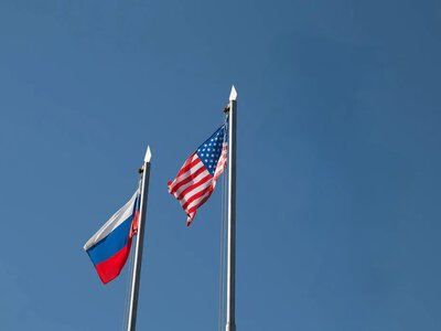 США и РФ обсуждают соглашения для американских нефтяных гигантов в рамках мирных переговоров — FT