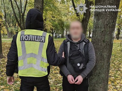 В Киеве мужчина четырьмя выстрелами убил прохожего в парке: подробности преступления (видео)